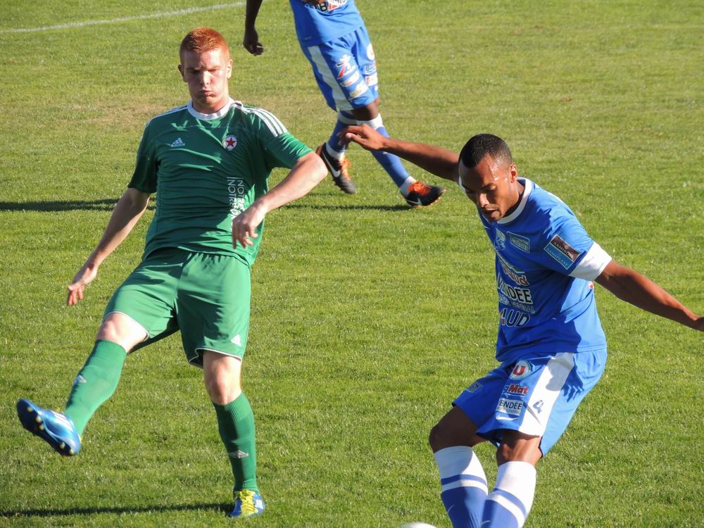LE POIRE-SUR-VIE - RED STAR