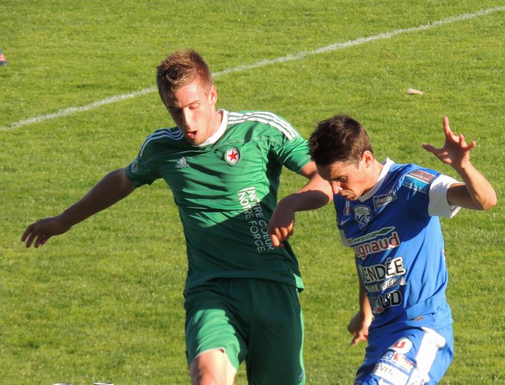LE POIRE-SUR-VIE - RED STAR