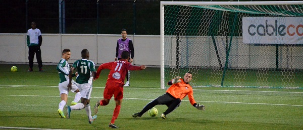 Kamel Larbi beats Jean-Christophe Bouet from close range to equalise