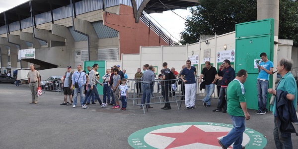 Les premiers spectateurs arrivent  louverture des portes