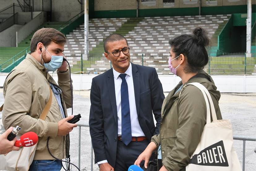 Karim Bouamrame avec la presse