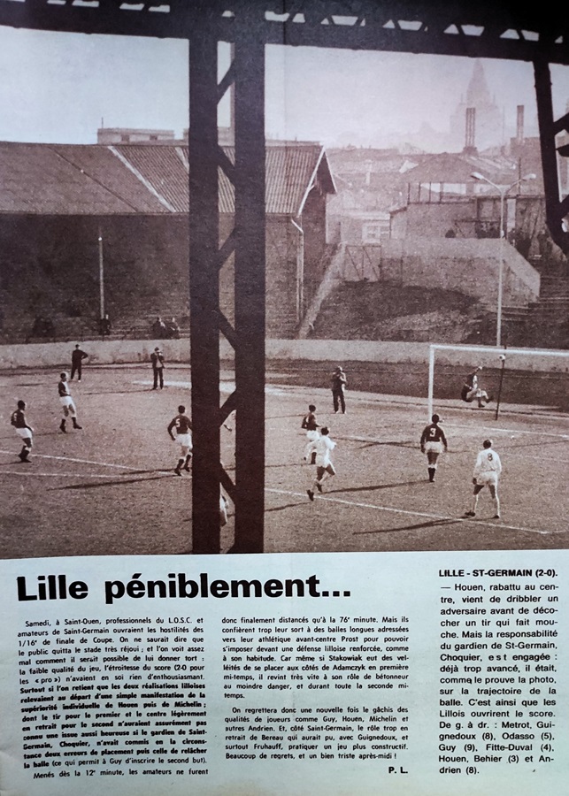 11 février 1967, Coupe de France (16ème de finale) au stade de Paris entre les professionnels de Lille et l’équipe amateurs de Saint-Germain avec la présence dans les rangs de Lille, de André Houen, joueur du Red Star de 1971 à 1974.
Un but entre les poteaux de la tribune. - document Miroir Sprint -