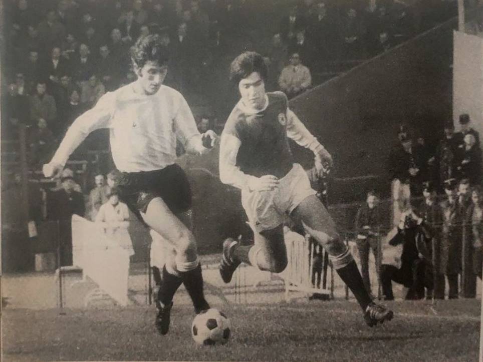 Jacky Vergnes, sous le maillot de Nîmes Olympique à la une de Sport et sous le maillot du Red Star.