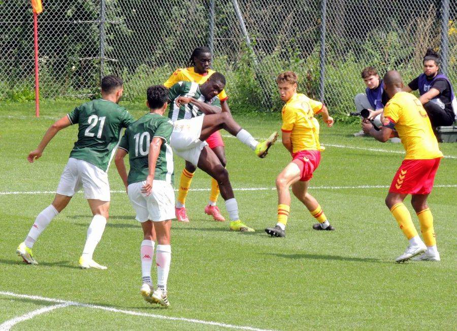 Achille Anani, en action, ici face à Quevilly-Rouen Métropole, fin juillet en match de préparation © Gilles Saillant