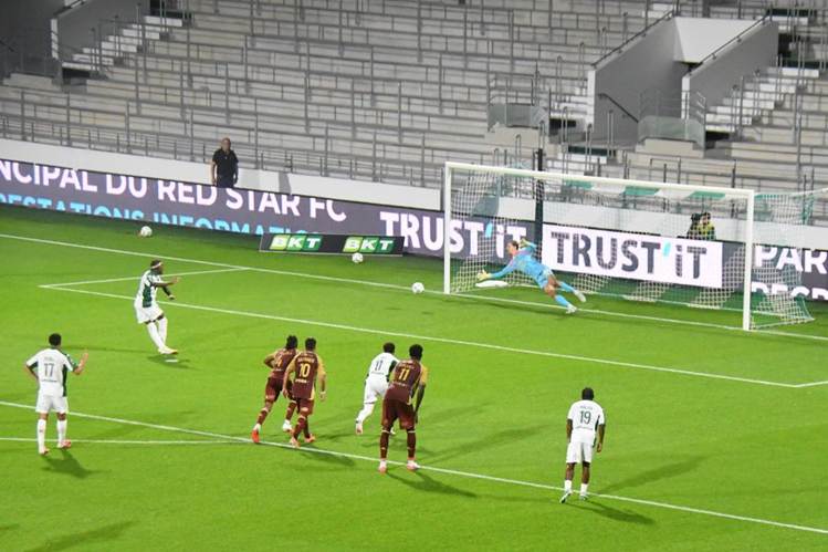 Le penalty transformé par Jovany Ikanga © Gérard Valck