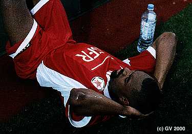 Ludovic Mary en pleine s&eacute;ance de d&eacute;contraction avant les tirs au but