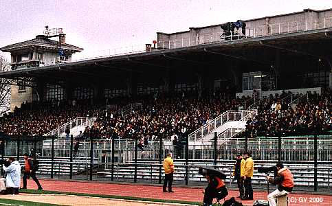 Une tribune de Marville bien pleine